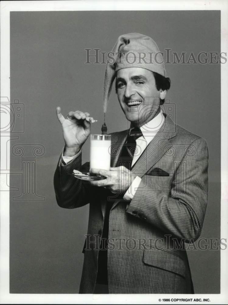 1986 Press Photo John Barbour hosts &quot;The Barbour Report&quot; on ABC Television - Historic Images