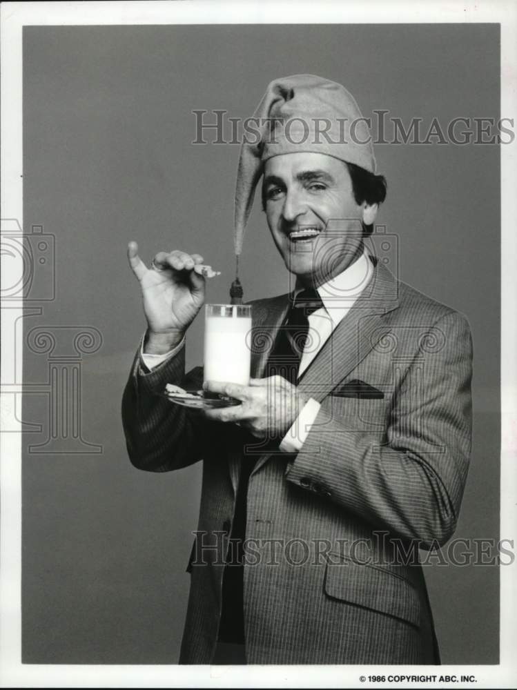 1986 Press Photo John Barbour hosts "The Barbour Report" on ABC Television - Historic Images