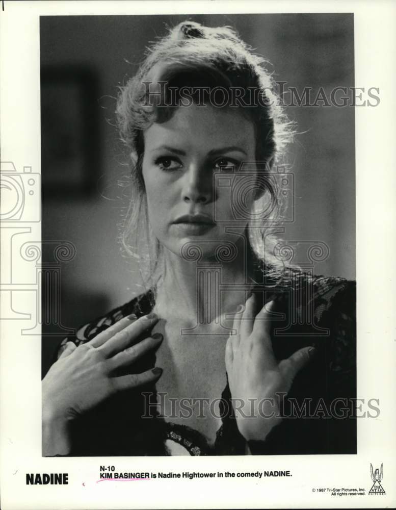 1989 Press Photo Kim Basinger as Nadine Hightower in "Nadine" - Historic Images