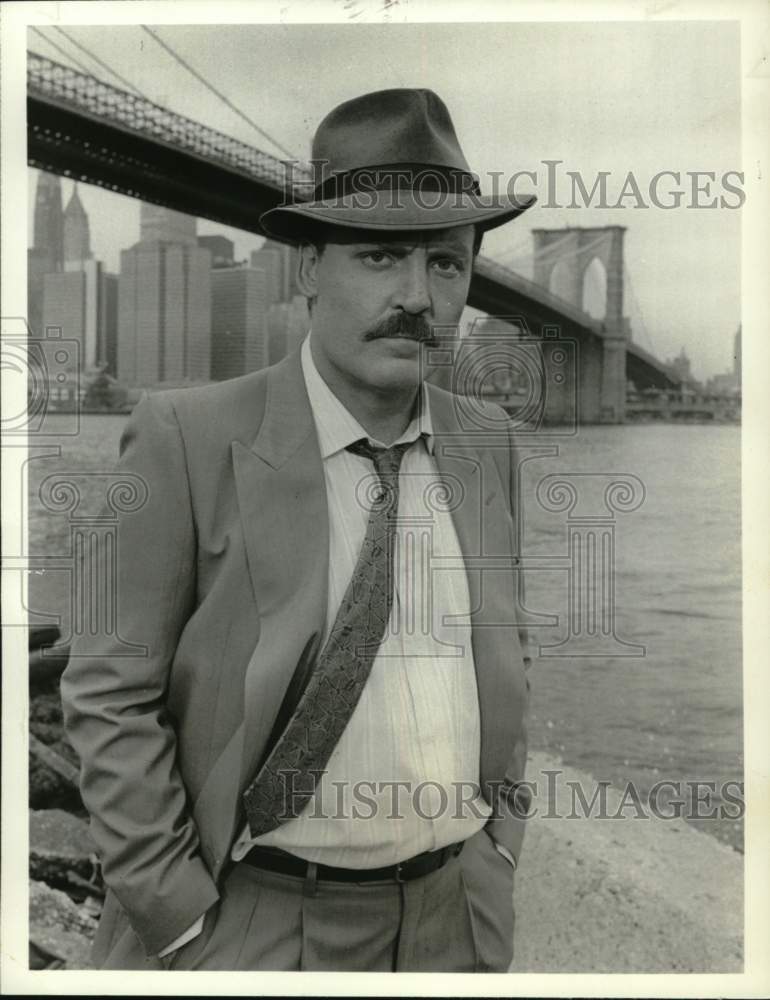1986 Press Photo Stacy Keach stars in &quot;The New Mike Hammer&quot; on CBS Television - Historic Images