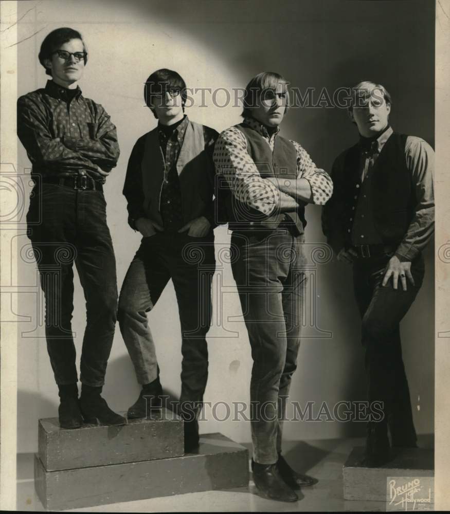 Press Photo Musical artists The Perfect Strangers - Historic Images