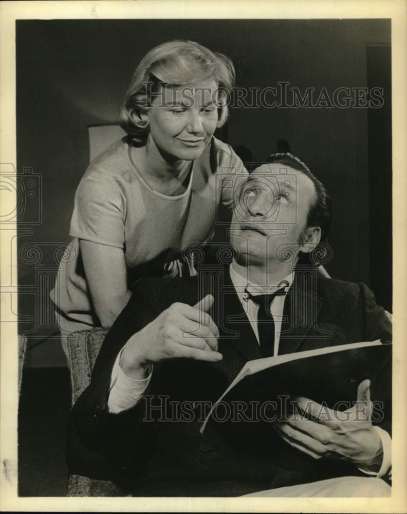 1960 Press Photo Actress Barbara Bel Geddes with costar in movie scene - Historic Images