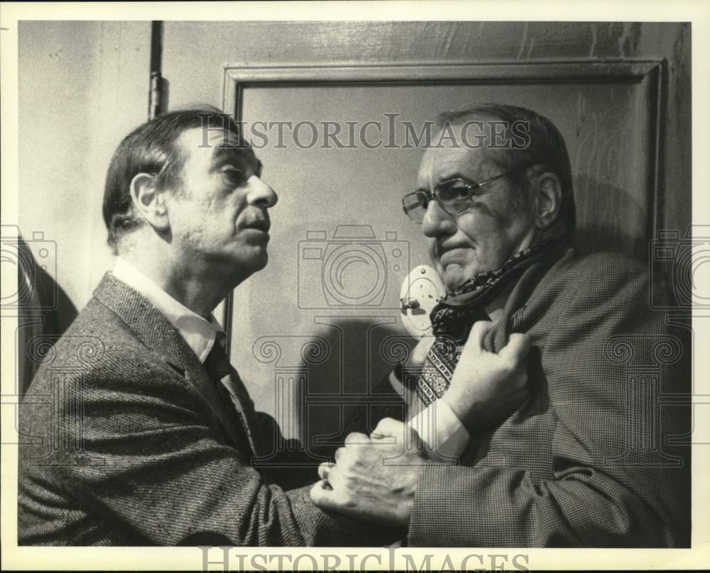 Press Photo Two actors in confrontation in movie scene - Historic Images