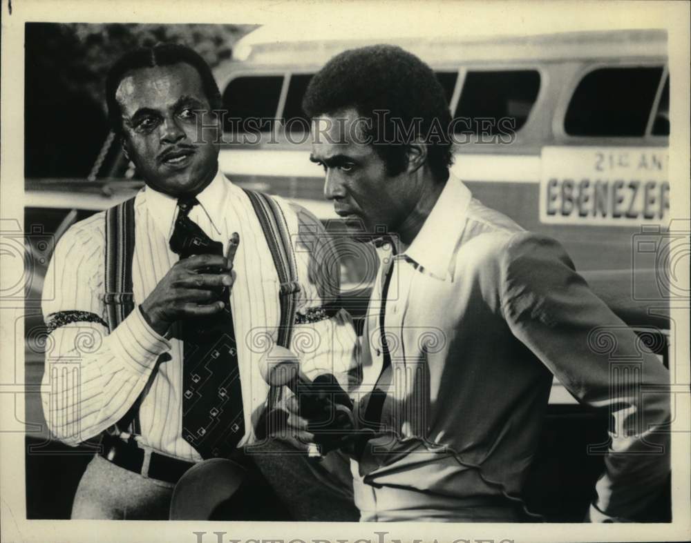 1977 Press Photo Harry Belafonte & Calvin Lockhart in "Uptown Saturday Night" - Historic Images