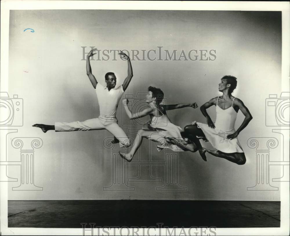 1993 Press Photo The Lar Lubovitch Dance Company stages Concerto Six Twenty-Two - Historic Images