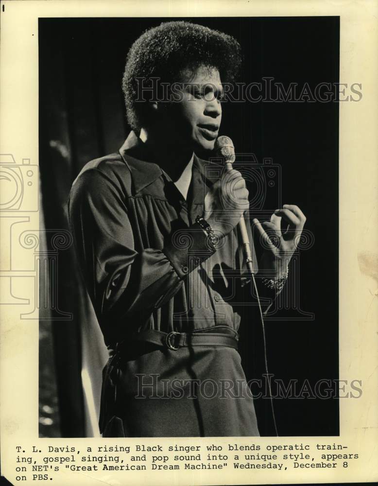 Press Photo T.L. Davis sings on PBS-Television&#39;s &quot;Great American Dream Machine&quot;- Historic Images