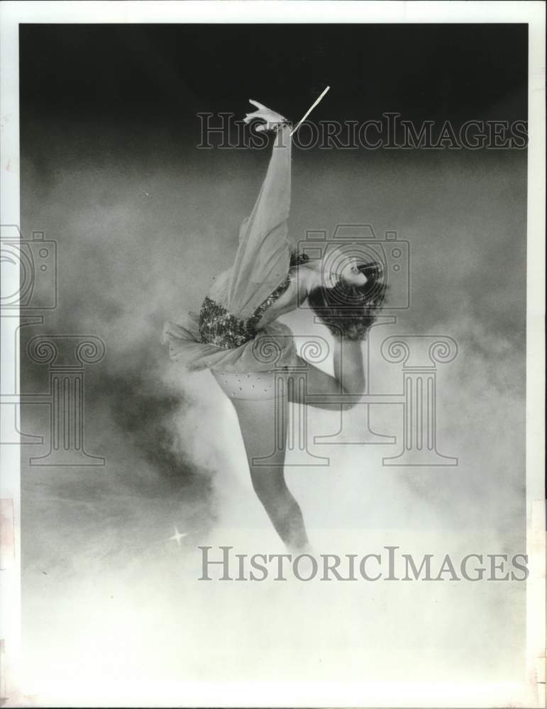 Press Photo Kay Thomson, Canadian Ice Skating Champion, with Ice Capades - Historic Images
