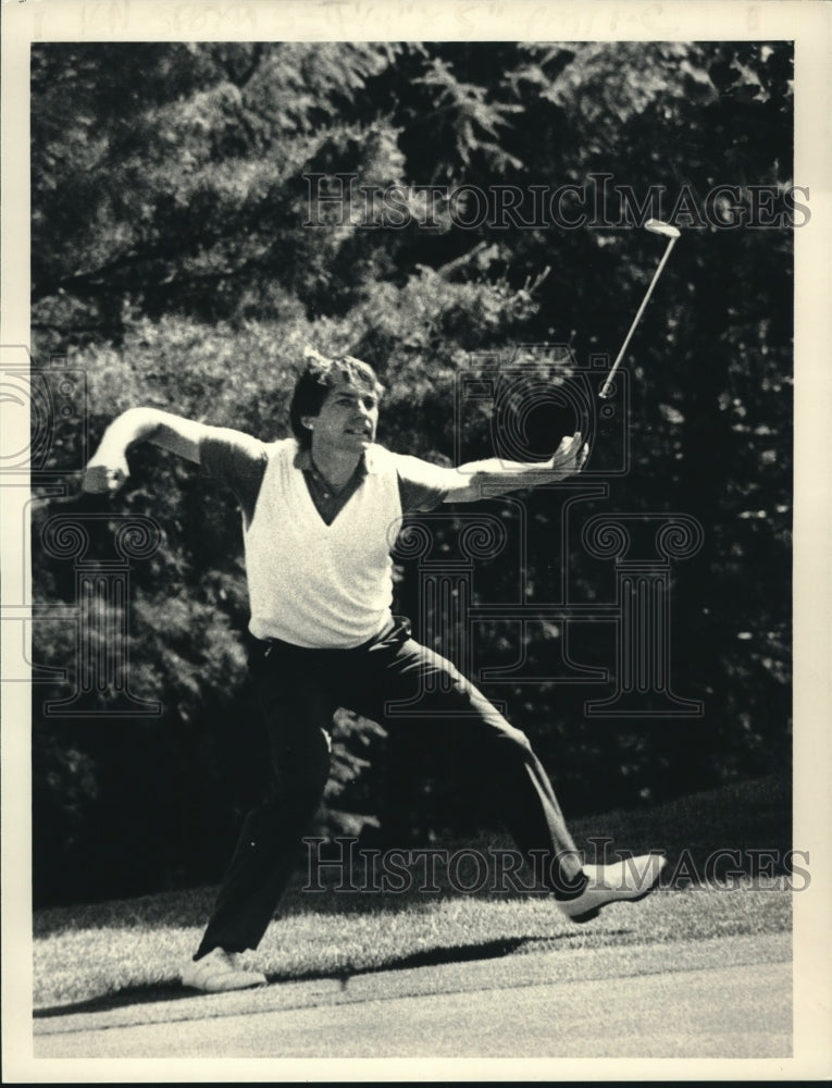 Press Photo Joe McCoy reacts to missing a golf shot at Delmar - tus00012 - Historic Images