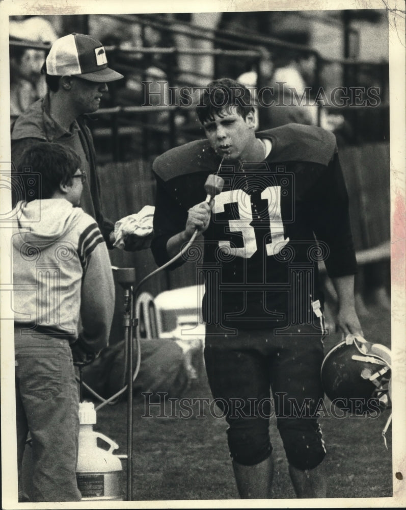 Press Photo Football player Andy Mendleson drinks water after touchdown - Historic Images