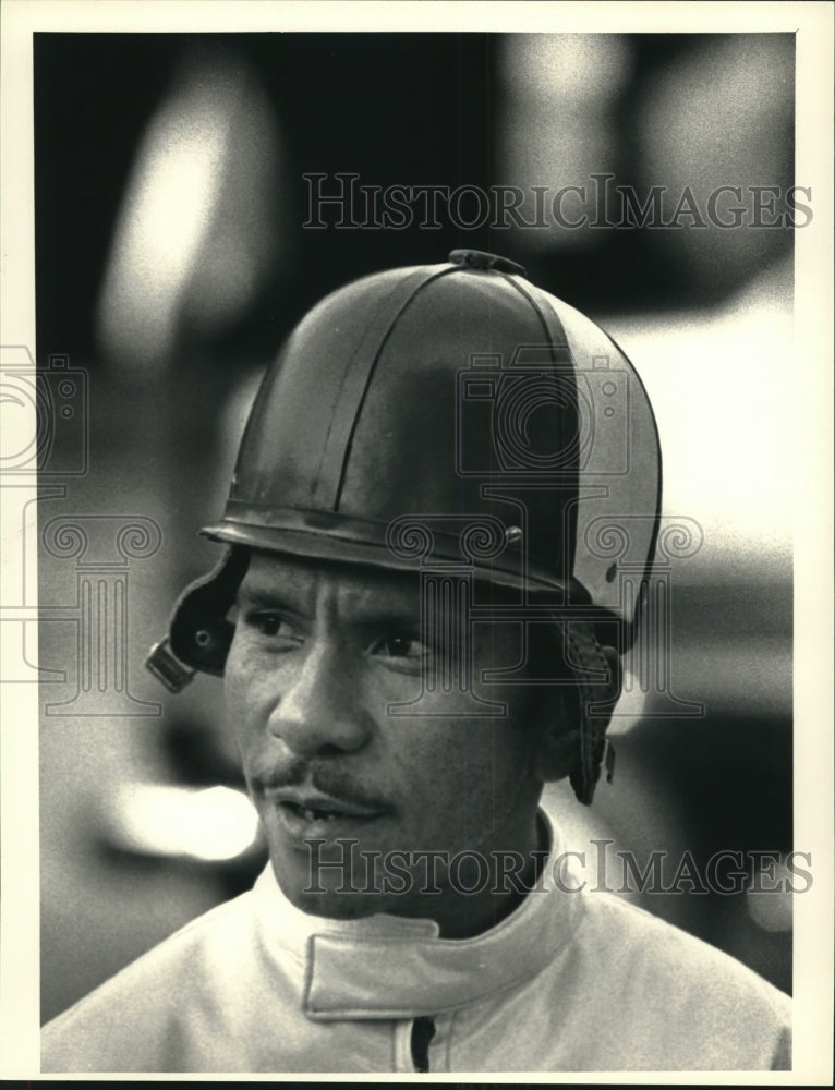 1987 Press Photo Jockey Randy Romero at Saratoga Flats race course in New York- Historic Images