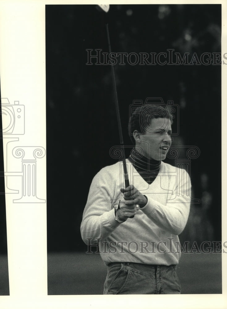 1986 Press Photo Eric Lynch follows his shot in New York - tus00245- Historic Images