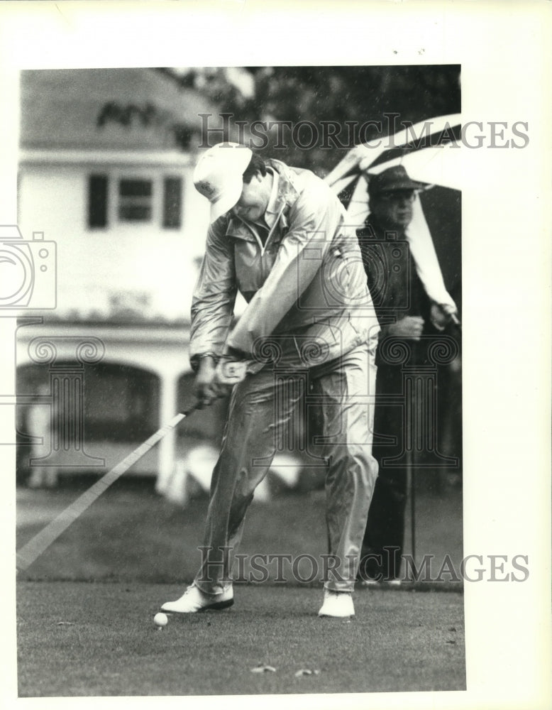 1987 Press Photo Golfer Steve Quillinan of Troy, NY strikes ball on 1st tee - Historic Images