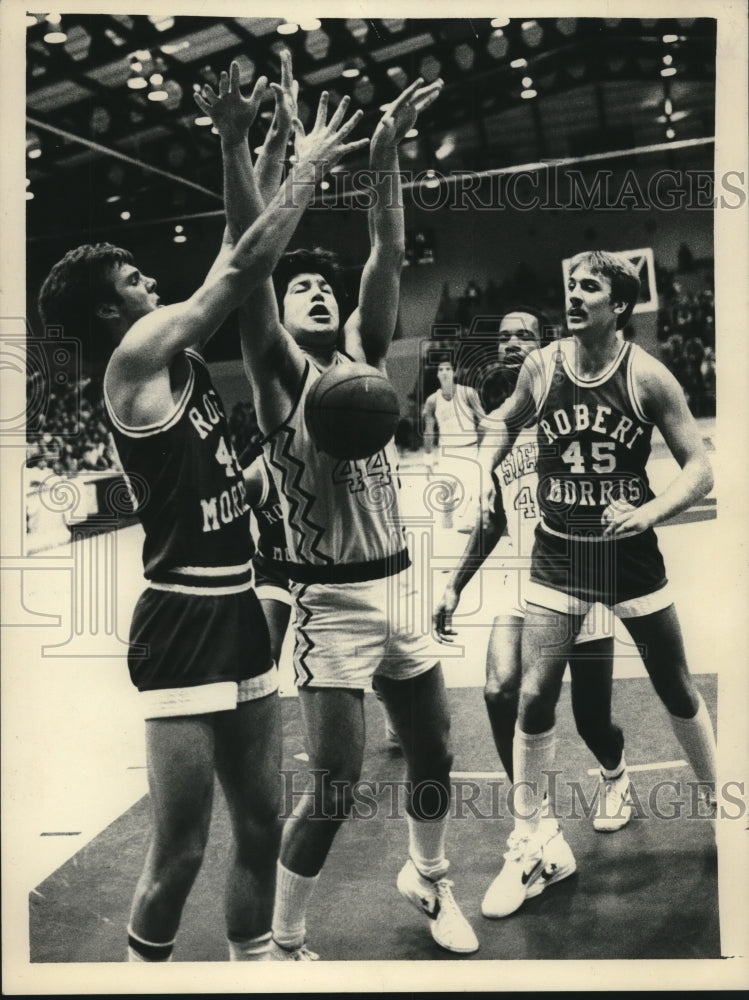 1982 Press Photo Siena College faces Robert Norris University in New York- Historic Images