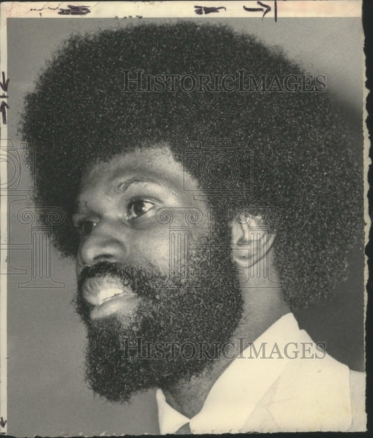 1977 Press Photo Basketball player Luther 'Ticky' Burden in Albany, New York - Historic Images