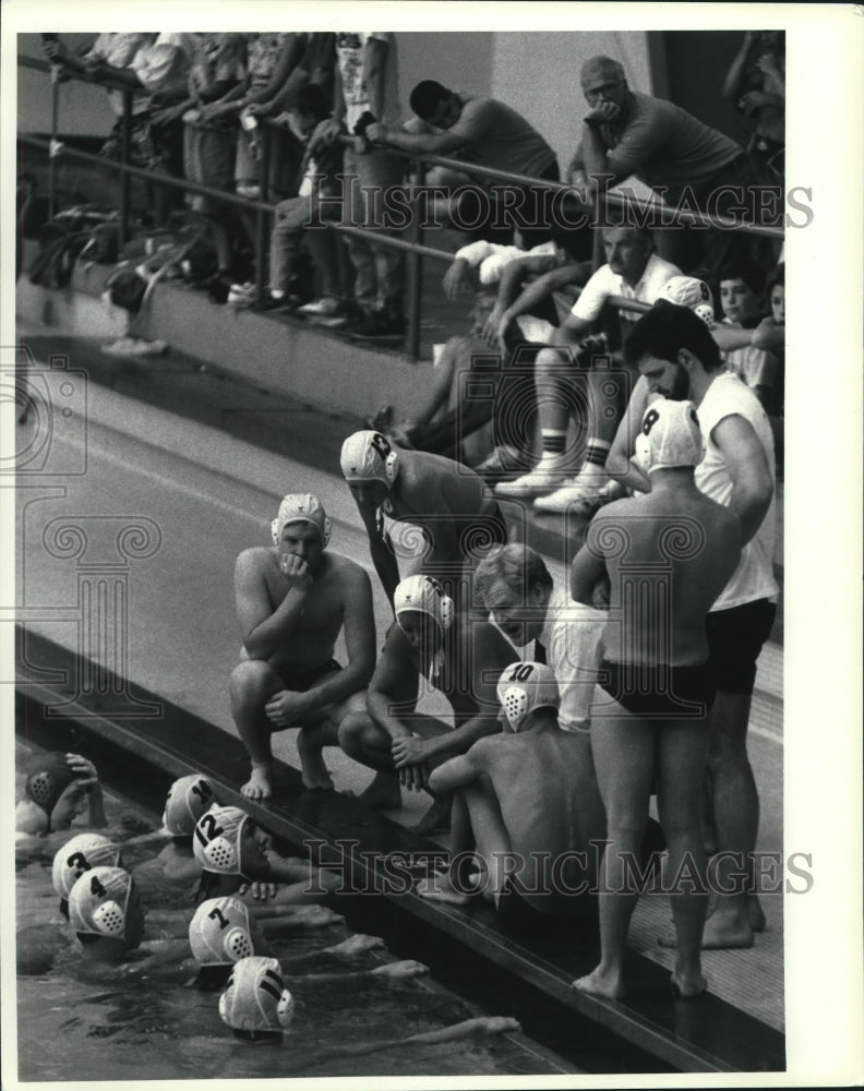 1991 Press Photo Adirondack coach Rick Dzembo instructs water polo team - Historic Images