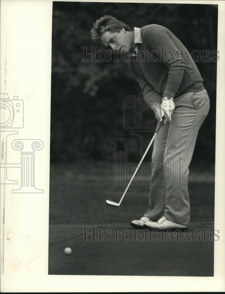 Press Photo Golfer Randy Duncan of Winding Brook putts ball at Troy Country Club- Historic Images
