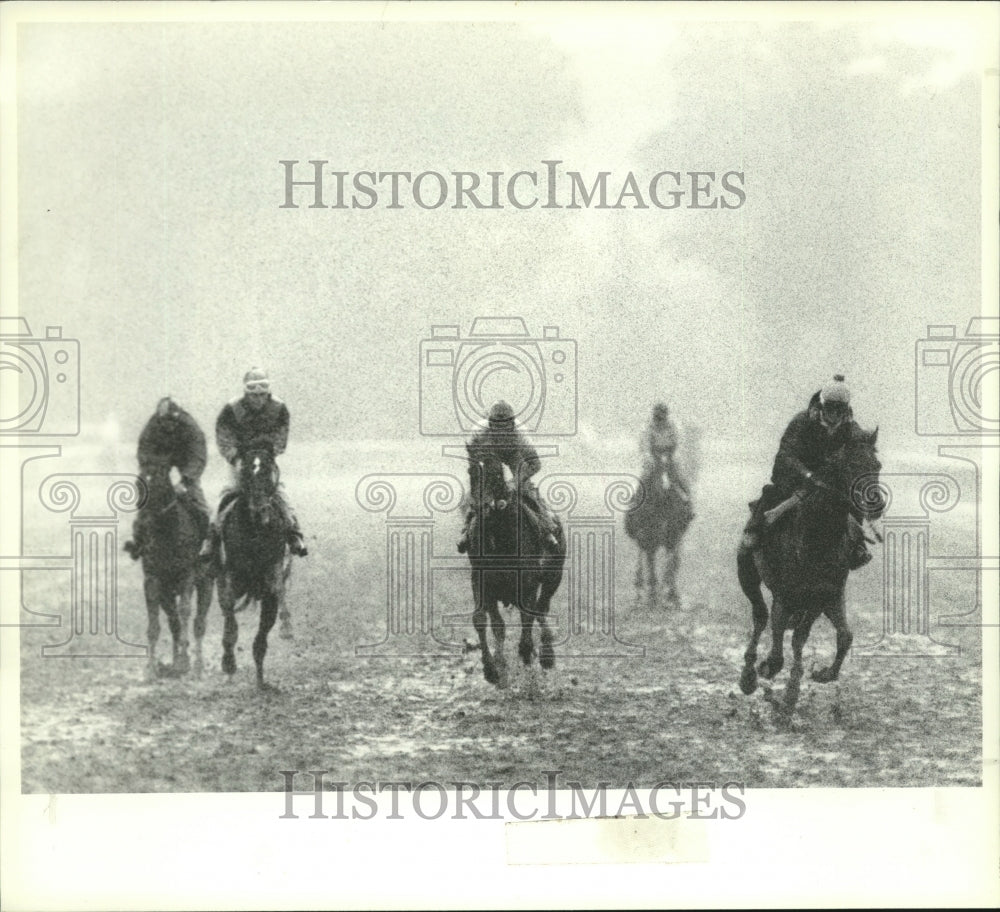 1988 Press Photo Jockeys working out horses during early morning run at Saratoga - Historic Images