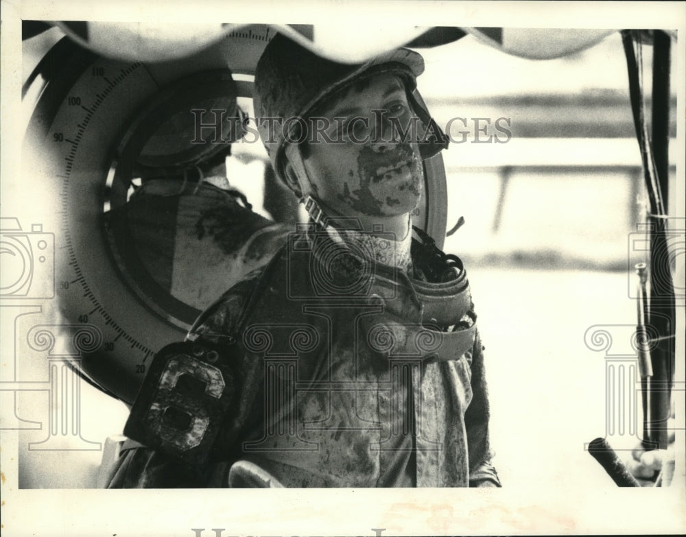 1983 Press Photo Mud covered jockey Miglore weighing in after third race- Historic Images