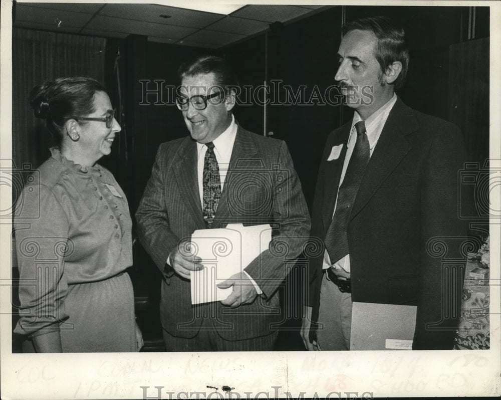 1982 Press Photo Marge Emerson, Thomas P Mitchell, and Arnold Hamm - tus00780 - Historic Images