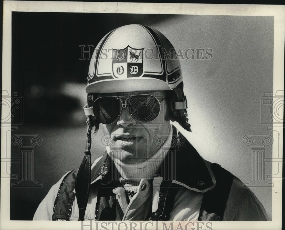 Jockey Bill O&#39;Donnell prepares for a race - Historic Images