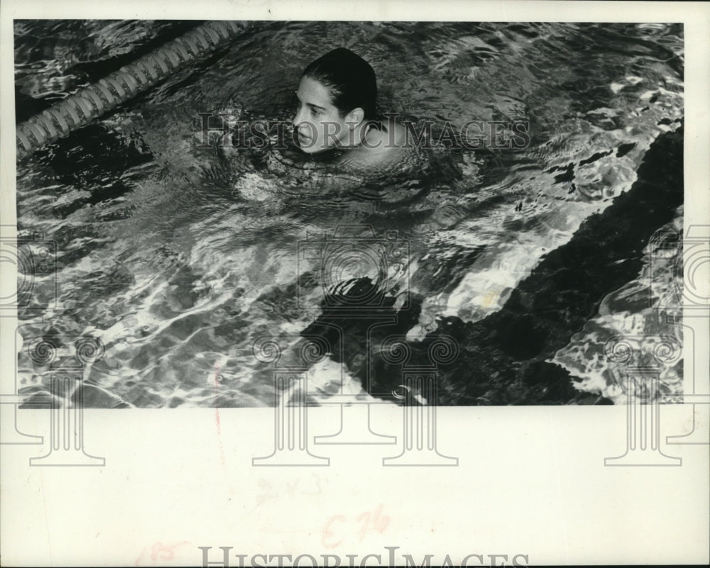 Press Photo Swimmer Lisa Maruszczak in pool in New York - tus01286- Historic Images