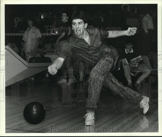 1989 Press Photo Bowler Richard Jerard of the CBA shows his form - tus01334 - Historic Images