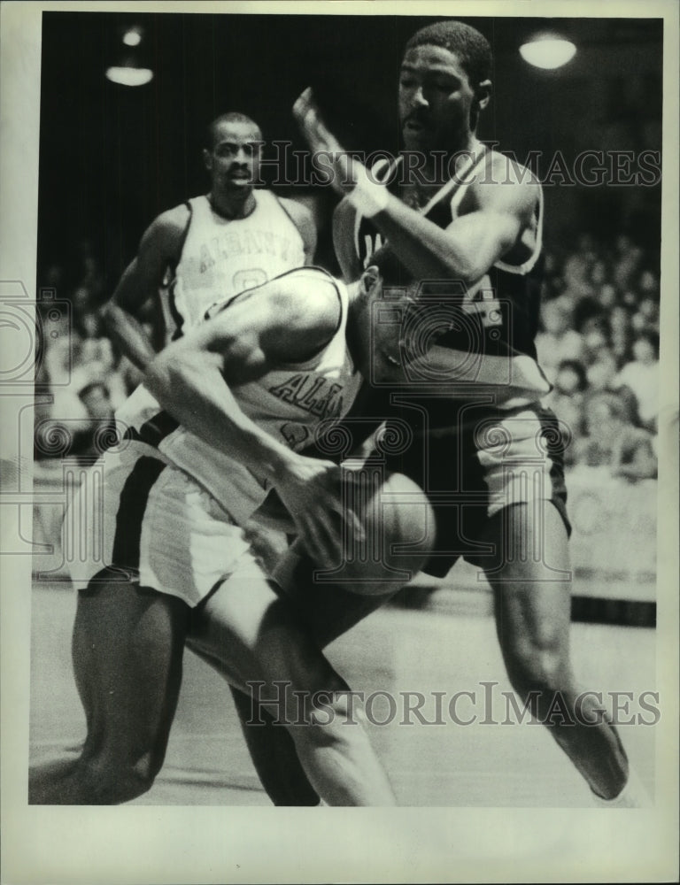 1987 Press Photo Albany Patroons vs. Tampa Bay Thrillers action in New York - Historic Images