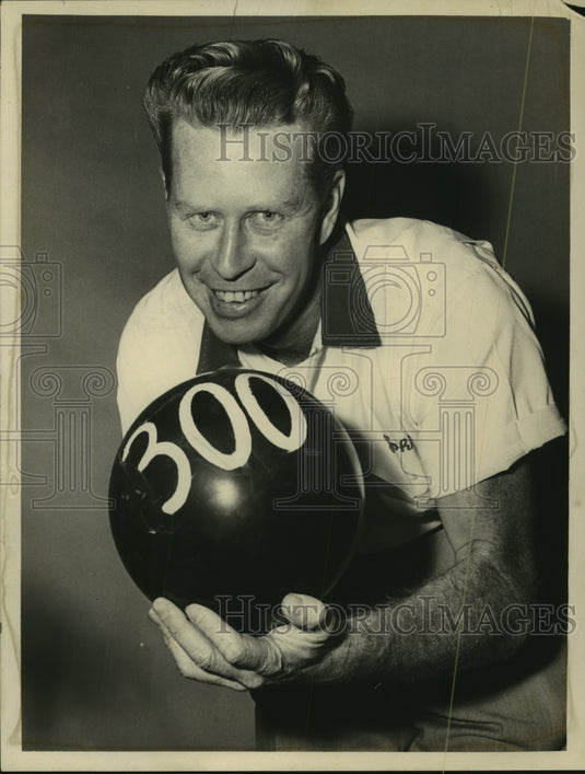 1960 Press Photo Bowler John Red Coleman holds ball with 