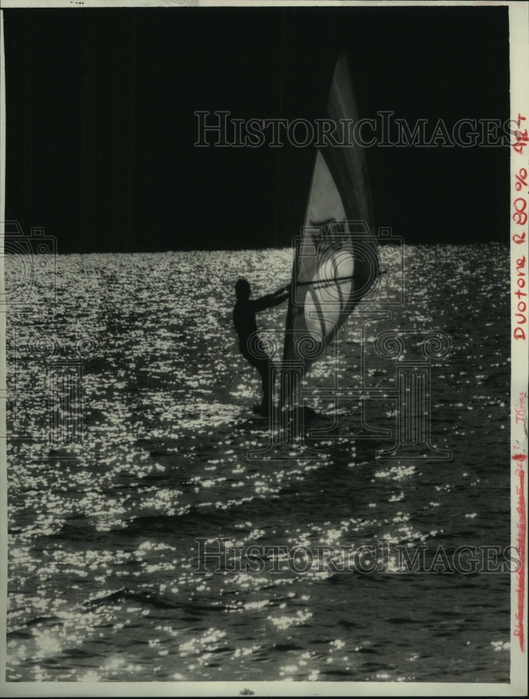 1983 Press Photo Jeff Jacobs wind surfing on Lake George in New York - tus01719 - Historic Images