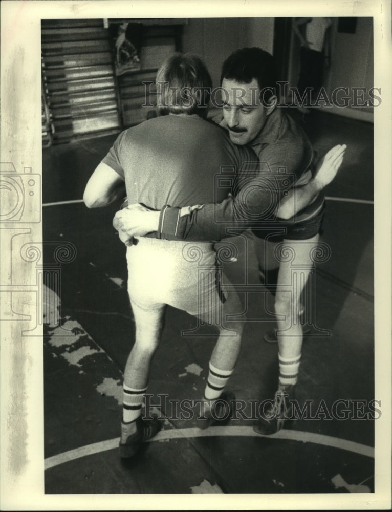 Press Photo Wrestler Frank Famiano in Schenectady, New York - tus01729 - Historic Images
