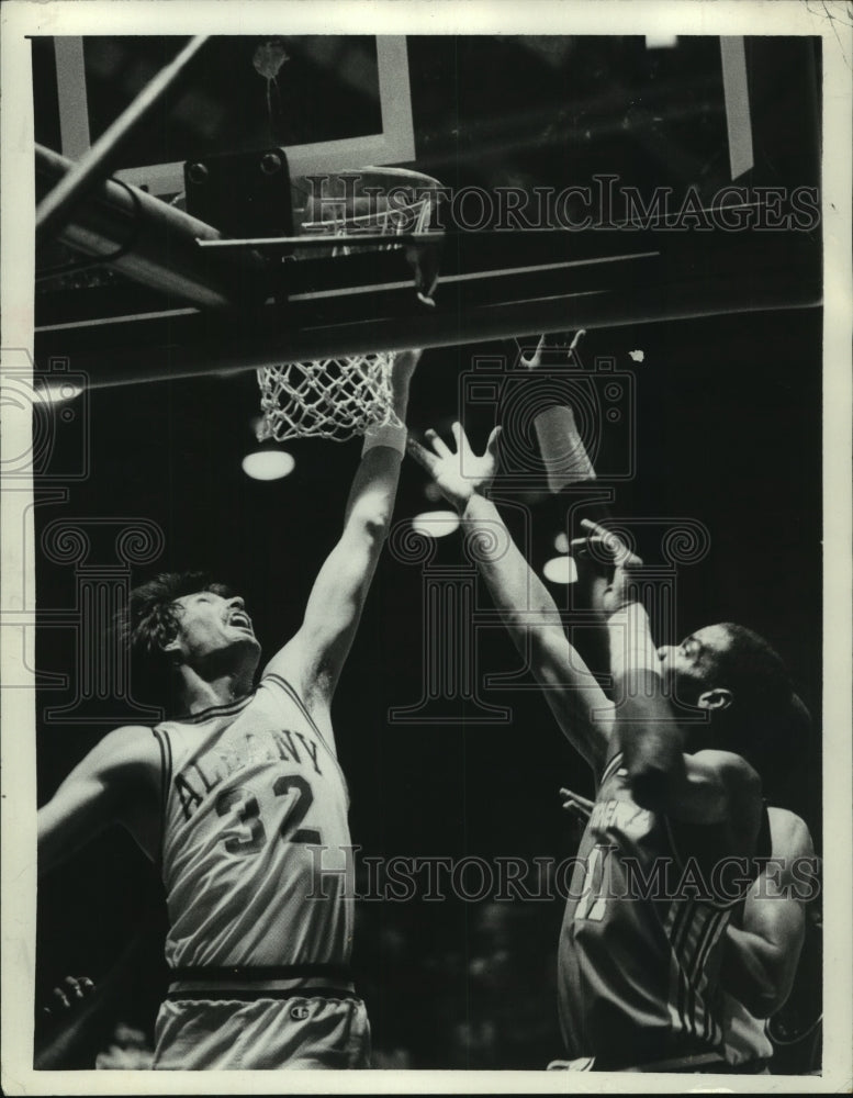 Press Photo Albany&#39;s Ralph McPhereson (32) drives to the basket over Horace Wyat - Historic Images