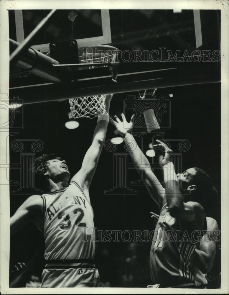 Press Photo Albany's Ralph McPhereson (32) drives to the basket over Horace Wyat - Historic Images