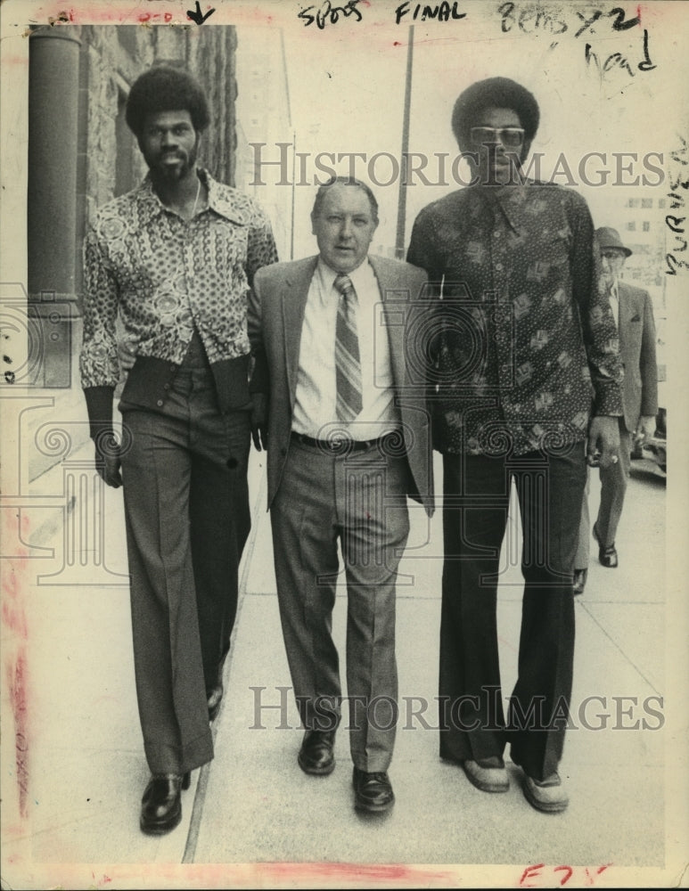 Press Photo Luther Bruden, Coach Ronnie Sontz and James Traynha walk down street- Historic Images