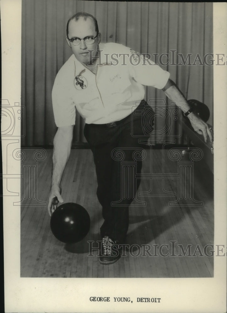 1960 Press Photo Bowler George Young of Detroit, Michigan, releases ball - Historic Images