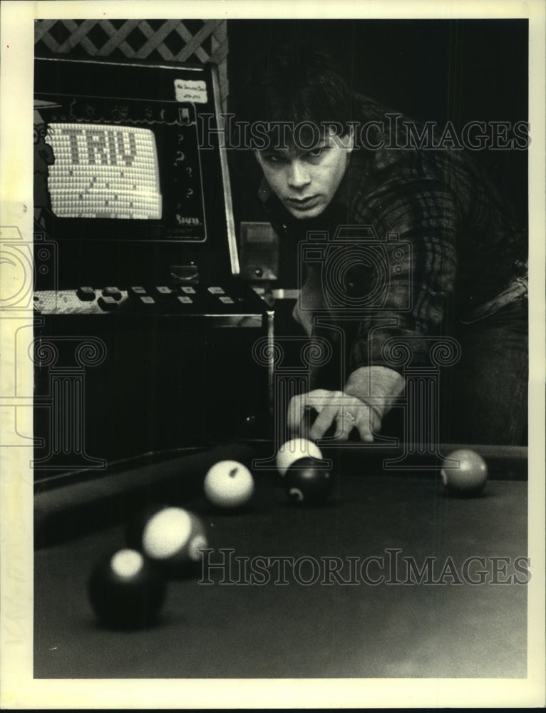 Tim Sherwin lines up shot in billiards game - Historic Images