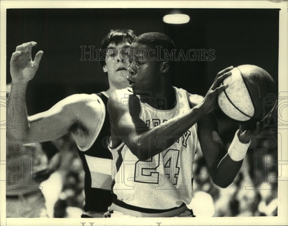 Press Photo Albany Patroons vs Tampa Bay Thrillers action in New York- Historic Images