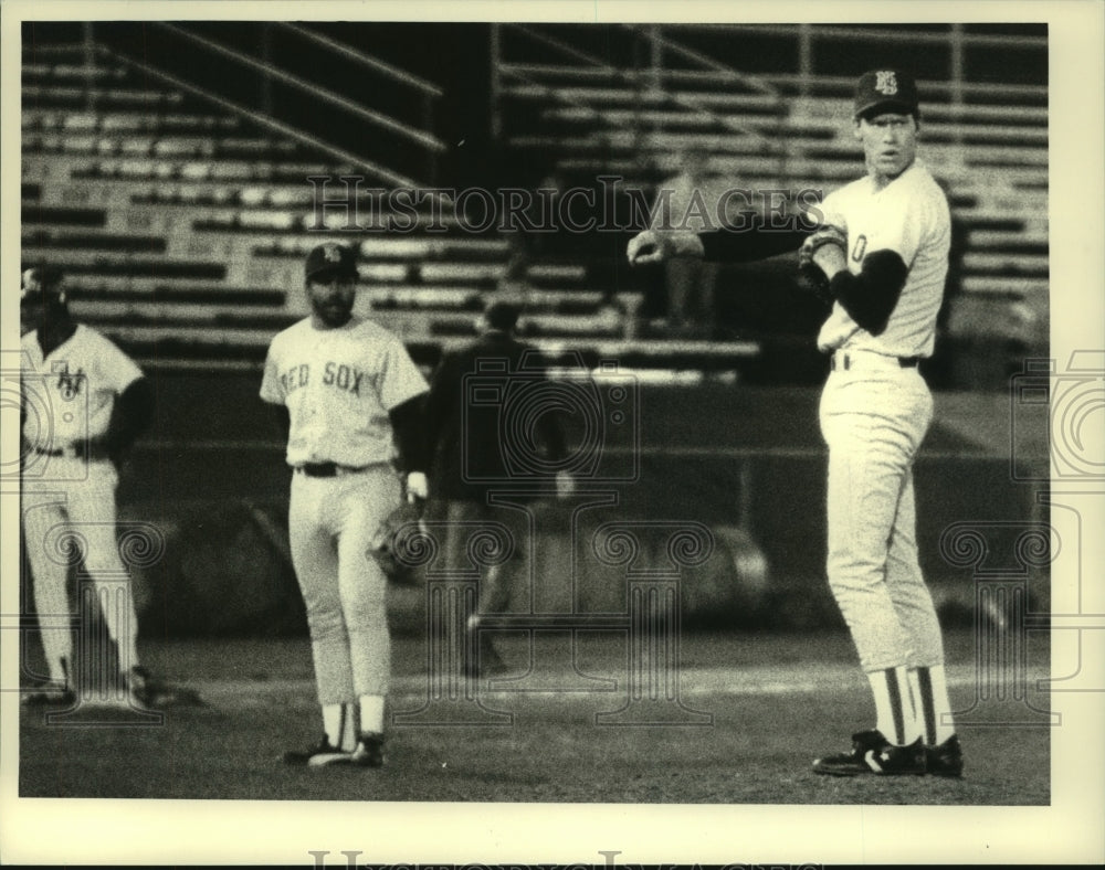 1986 Press Photo Albany-Colonie Yankees action, Heritage Park, Colonie, New York- Historic Images