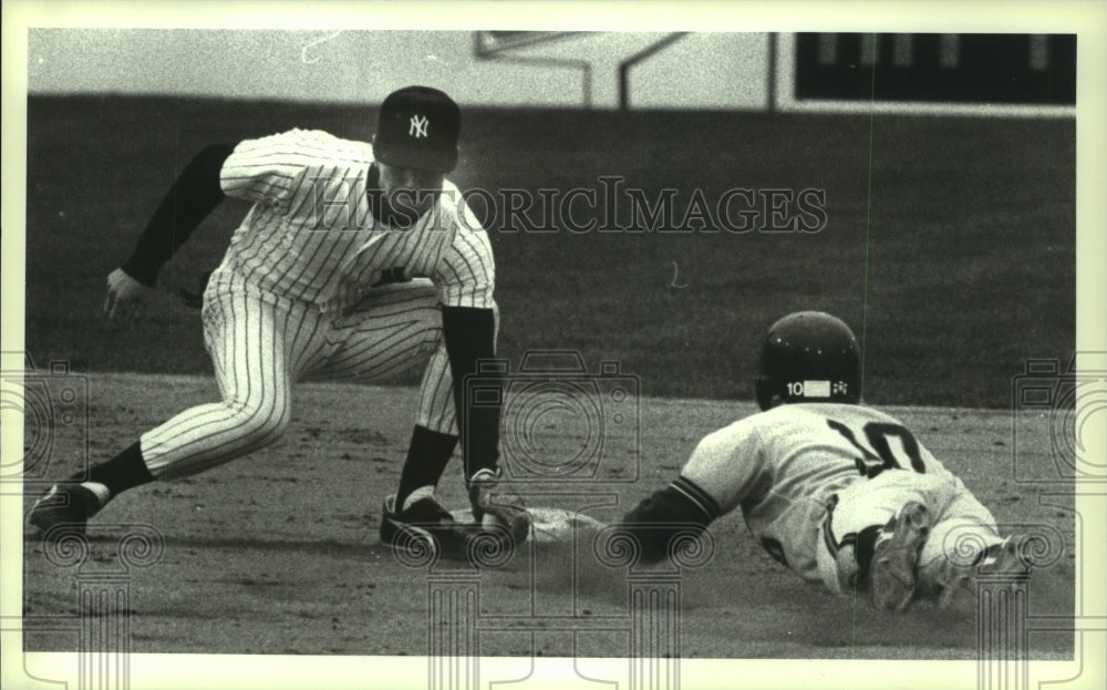1989 Press Photo Albany-Colonie Yankees action, Heritage Park, Colonie, New York- Historic Images
