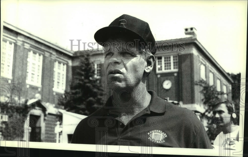 1990 Press Photo Rensselaer Polytechnic Institute football coach, Troy, New York - Historic Images