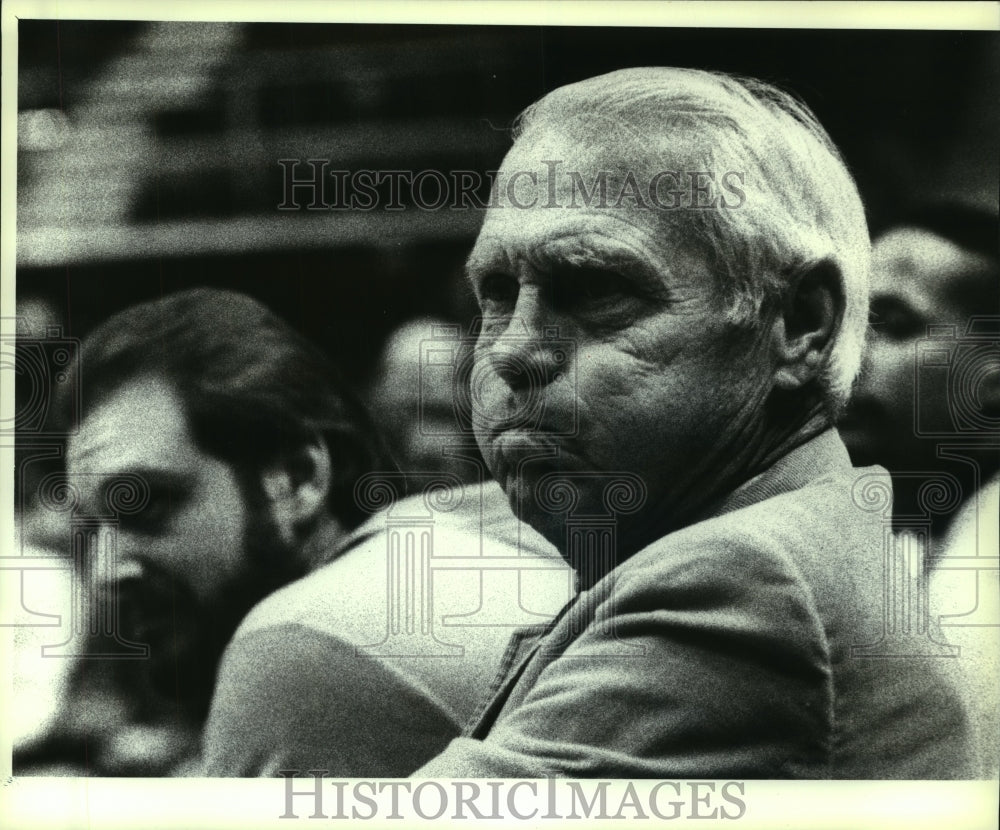 Press Photo Joe Mullaney, Coach, Pensacola Tornados basketball team, in New York - Historic Images