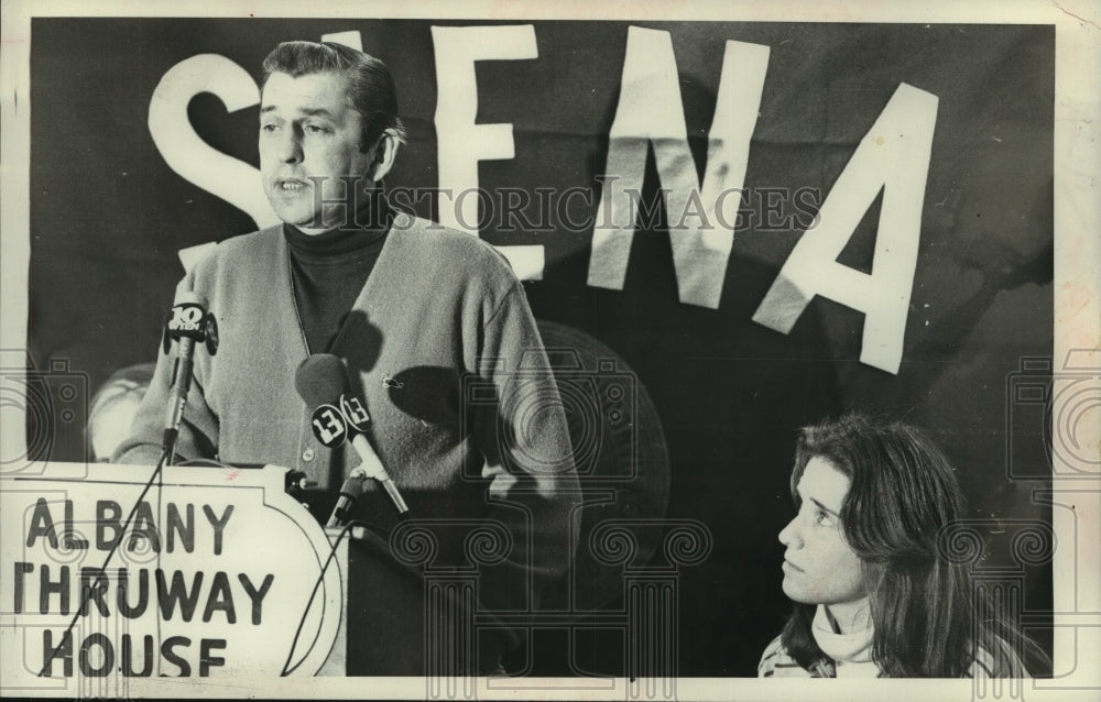Siena College basketball coach Bill Kirsch speaks in New York - Historic Images