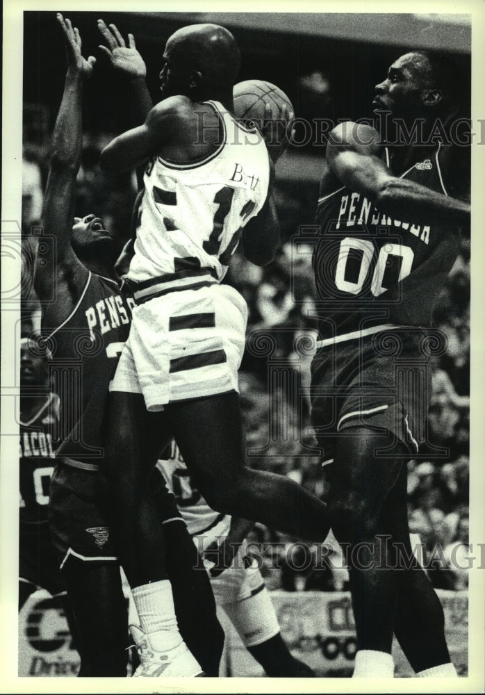 1990 Press Photo Albany Patroons vs. Pensacola Tornados basketball in New York - Historic Images