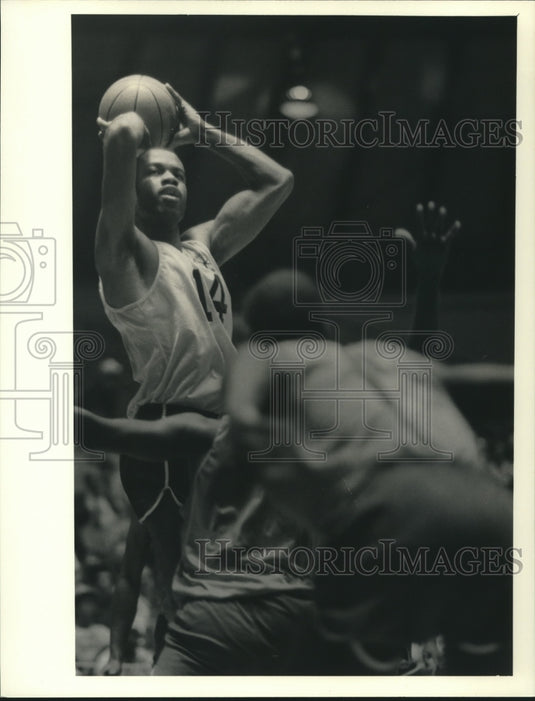 Press Photo Basketball player