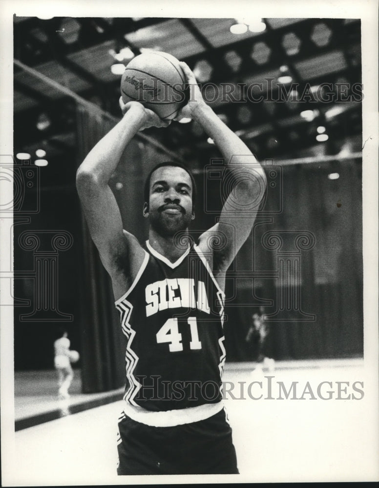 1981 Press Photo Siena College basketball player Vernon Asquith, Albany, NY - Historic Images