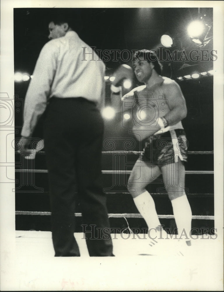 Boxer Tui Aloha in his first professional fight in Colonie, New York - Historic Images