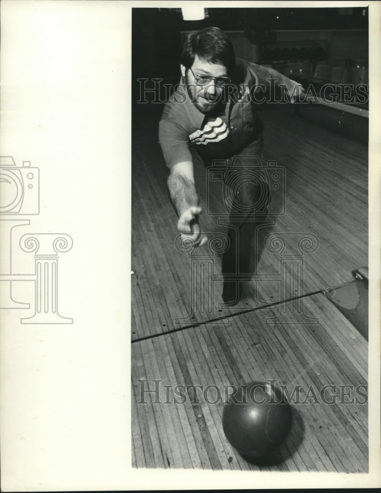Bowler Marty Capullo releases ball onto the lane-Historic Images