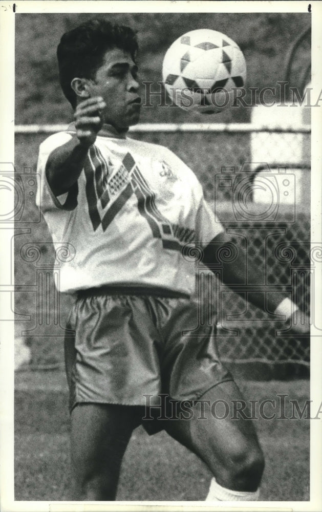 Press Photo Albany Capitals soccer player Ramiro Borja hits ball off his chest - Historic Images