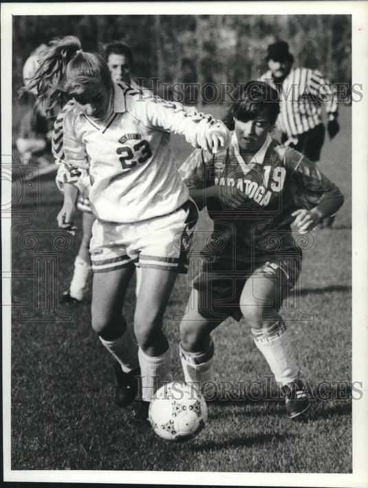 1990 Press Photo Niskayuna soccer player #23 battles Saratoga #19 for the ball
