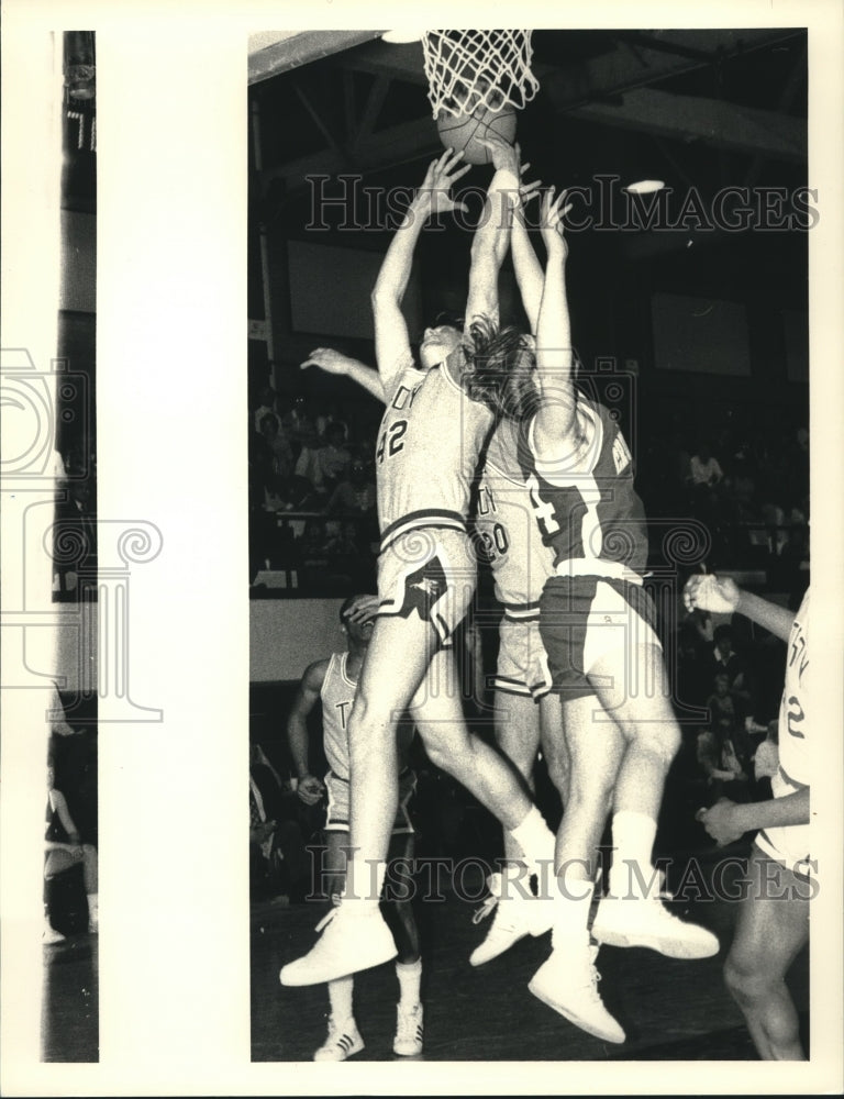1990 Press Photo Troy basketball players #42 and #20 battle CCHS #44 for ball - Historic Images
