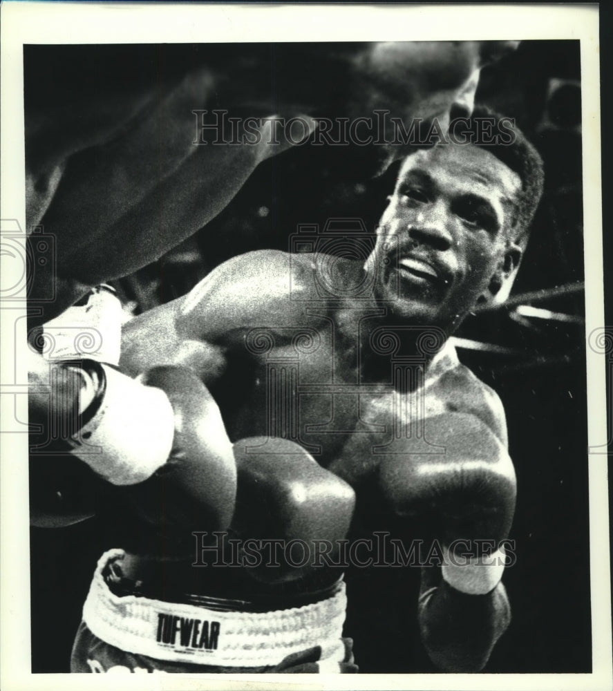 1990 Press Photo Boxer Kevin Pompey sends opponent into the ropes with punch - Historic Images